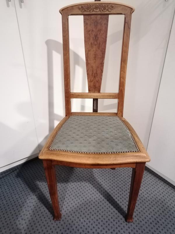 Stuhl VOR der Aufarbeitung